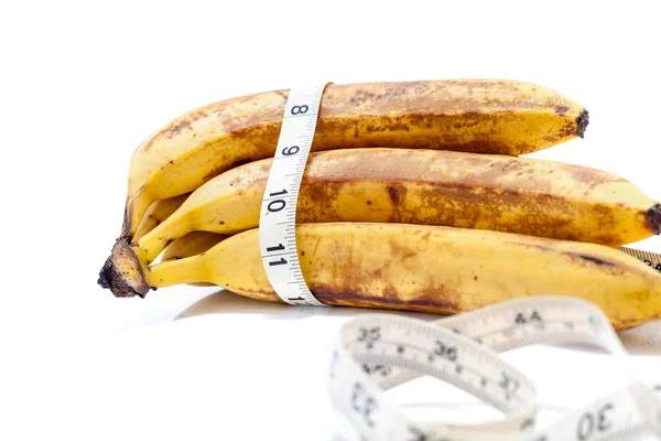 Ramo de plátanos sobre fondo blanco se encuentra — Foto de Stock