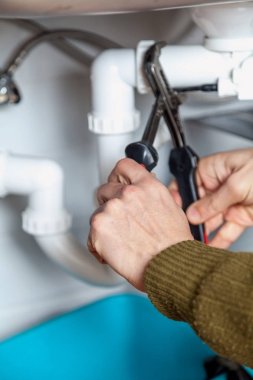 Mutfak taşma beyinameliyatı closeup tamiri