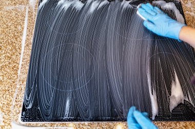 Yumuşak sünger ile yıkama elektrik sobası