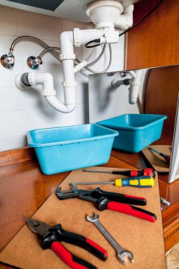 mutfak lavabo tamiri için araç kümesi