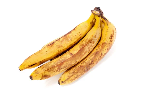 Dojrzałe banany kłamstwie na białym tle — Zdjęcie stockowe