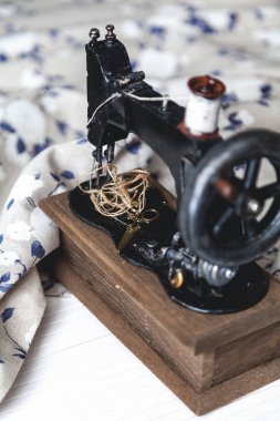 El dikiş makinesi portre