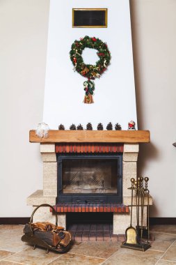 Yeni yıl önce yüksek şömine