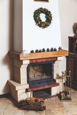 Yeni yıl önce yüksek şömine