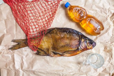 Bira stilllife. Parşömen sonraki kılavuz ve bira büyük balık