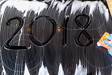 2018. numaraları köpük yüzeyinde yazılır