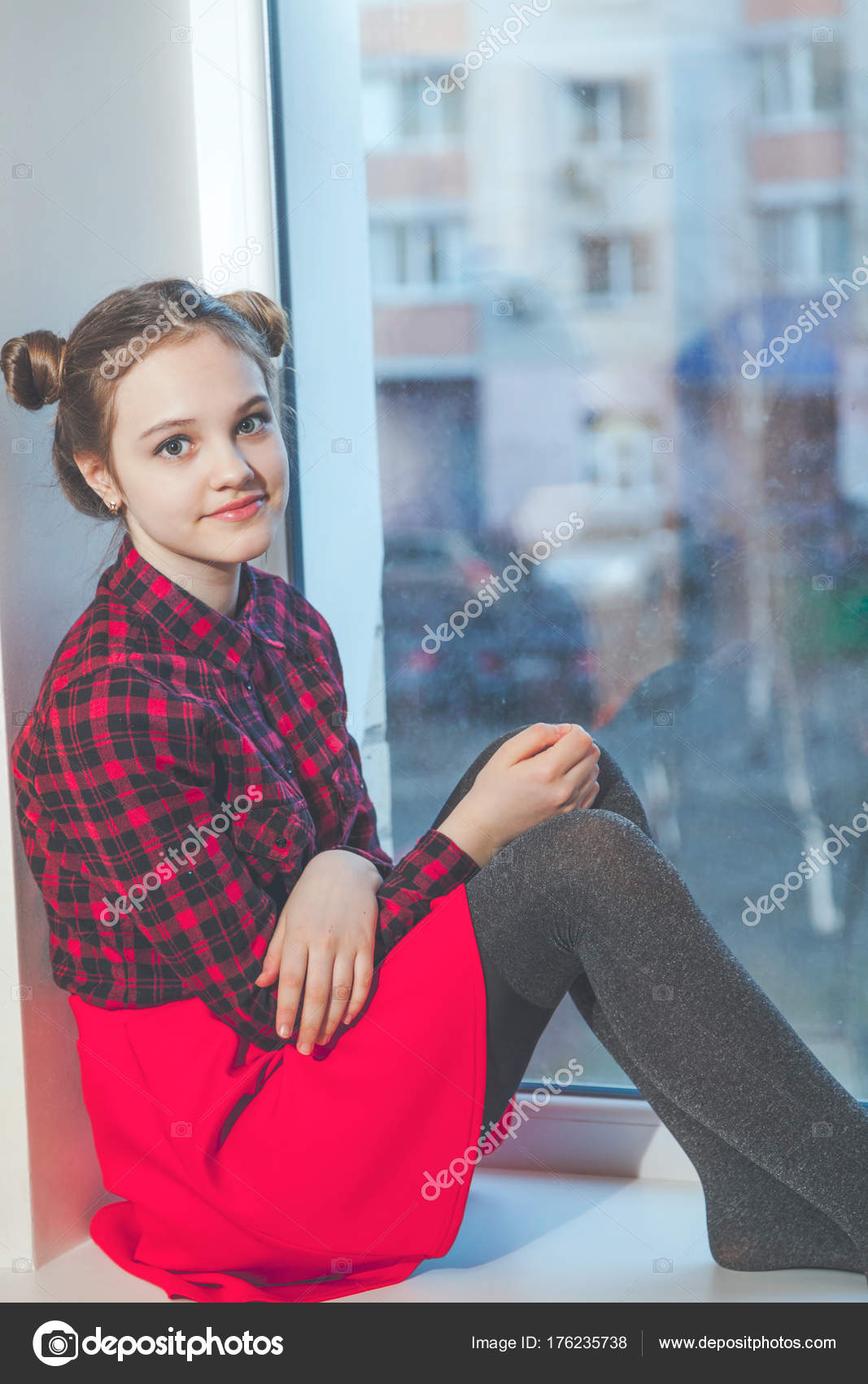 Teen Girl In Skirt Pic