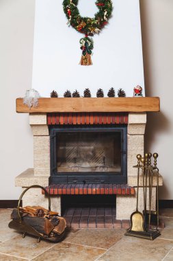 Yeni yıl önce yüksek şömine