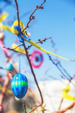 el yapımı asılı ağaç dalı tarih Paskalya yortusu yumurta