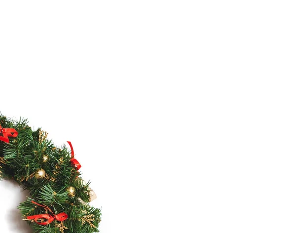 De kroon van Kerstmis op witte achtergrond closeup — Stockfoto