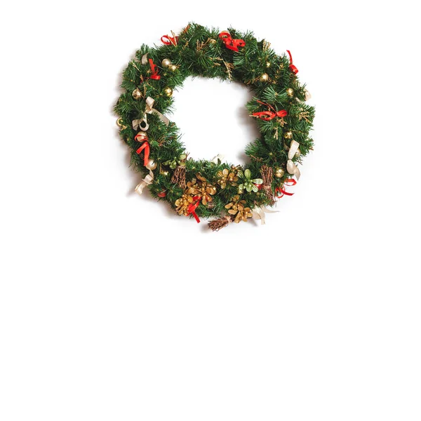 De kroon van Kerstmis op witte achtergrond closeup — Stockfoto