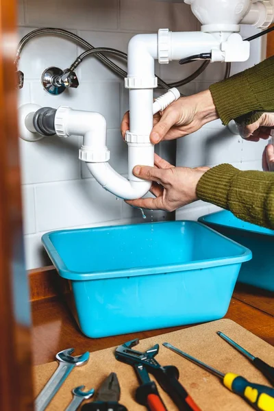 Removing plastic kitchen weir system — Stock Photo, Image