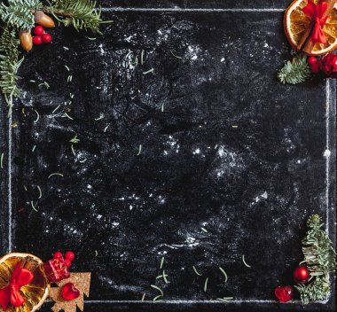 Yeni yıl natürmort koyu arka plan üzerinde