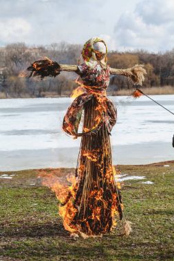 Yanan saman effigy Shrovetide Festivali