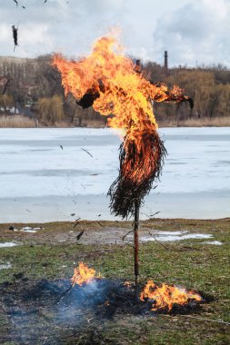 Yanan saman effigy Shrovetide Festivali
