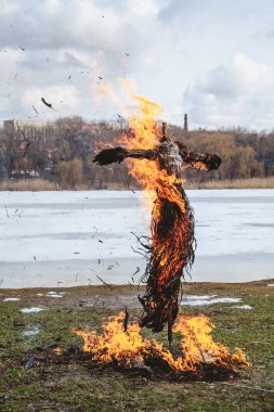Yanan saman effigy Shrovetide Festivali