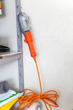 Seyyar elektrik lambaları ağırlığında raf Raf
