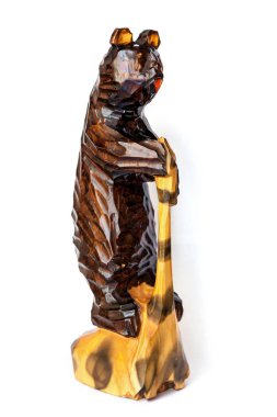 Beyaz arka plan üzerinde ahşap ayı