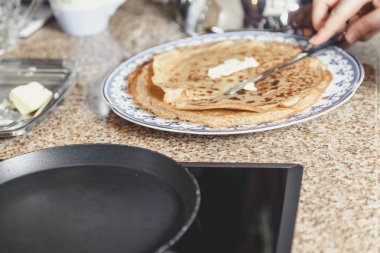 Fried smear tereyağlı gözleme