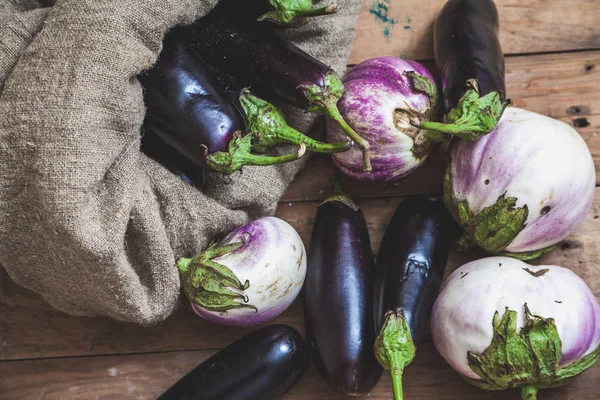 beyaz mavi patlıcan torba aittir