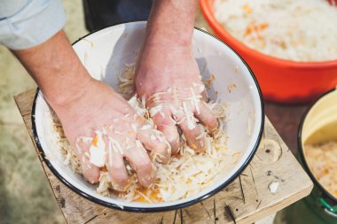 Biz kendi ellerimizle lahana turşusu hazırlamak