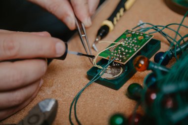Köknar ağacı elektrik çelengi tamiri