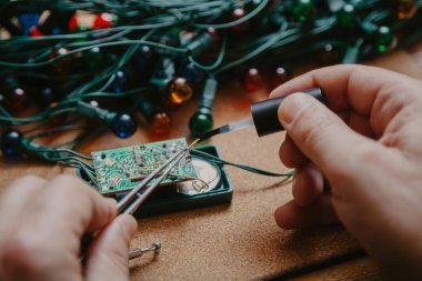 Köknar ağacı elektrik çelengi tamiri