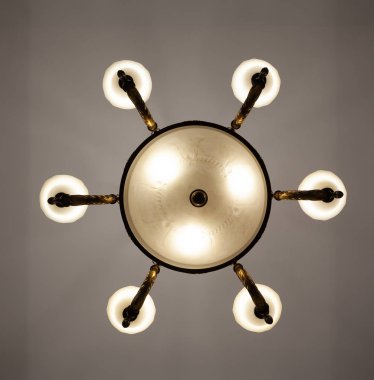 Büyük yuvarlak avize alt görünümü