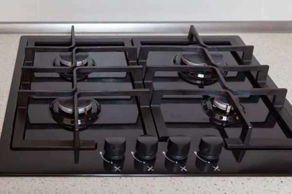 Novo fogão a gás na cozinha moderna — Fotografia de Stock