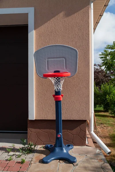 Privát Terasz Legjobb Hely Játszani Karantén Alatt Műanyag Gyerekek Kosárlabda — Stock Fotó