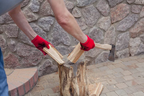Hands Red Gloves Chop Log Stump Summer Yard Background Stone — Stock Photo, Image