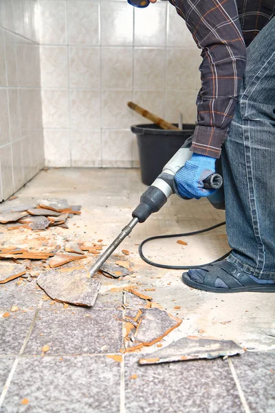 Construction Puncher Long Flat Peak Destroys Floor Tiles Small Room — Stock Photo, Image