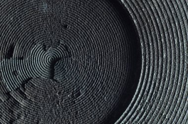 Eski elektrik aralığı katı metal disk ısıtma elementi. Hasarlı ve soyuluyor. Makro