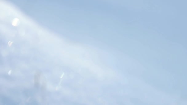 Čistý Třpytivý Bílý Sníh Venku Slunečný Zimní Den Closeup Naklápění — Stock video