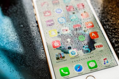 su damlaları ile iphone 7 Plus su geçirmez ana ekran