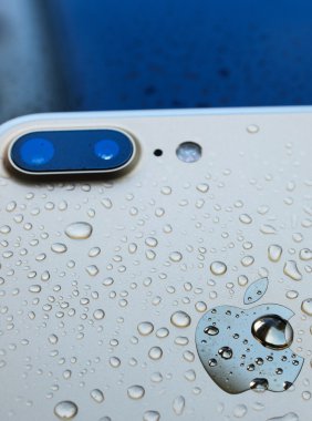 iphone 7 Plus kamera ve elma logosu su geçirmez odak