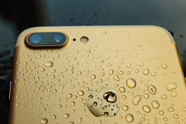 IPhone 7 plus waterdicht — Stockfoto