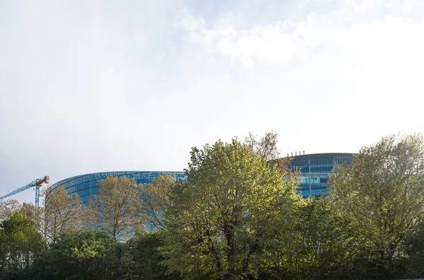 Vista Del Edificio Del Parlamento Europeo Una Grúa Través Grandes — Foto de Stock