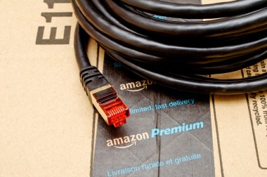 Amazon Prime karton kablo ile