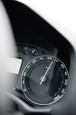 130 km/p işaret araba hız göstergesi