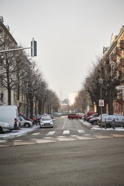 Katedral içinde belgili tanımlık geçmiş ile tipik Strasbourg sokak