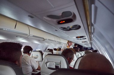 Lufthansa hava yolları sergüzeşt seyahat etmek içinde uçak steward se ile