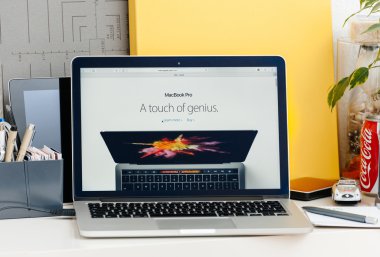 Yeni Macbook Pro retina ile değmek-barlar - dahi bir dokunuş