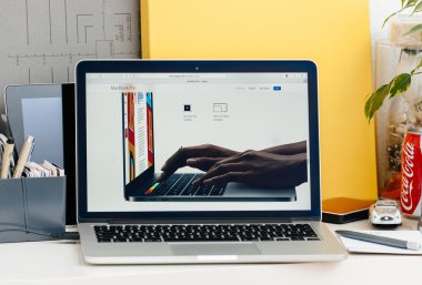 Yeni Macbook Pro retina dokunmatik Bar