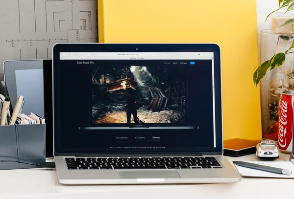 New MacBook Pro retina with touch bar with new game running play — Stock Photo, Image