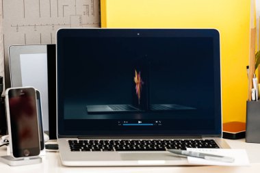 MacBook Pro dokunmatik Bar sunumu - karşılaştırma macbook pro