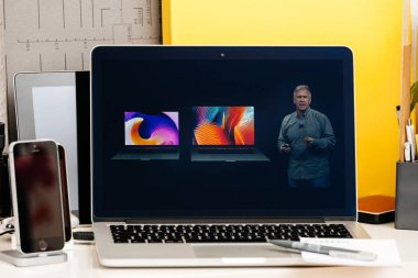 MacBook Pro dokunmatik Bar sunu geniș dizisi ekran 