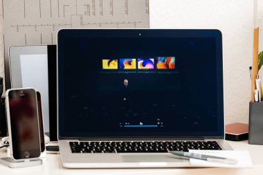 Dizüstü Aralık sunumunu MacBook Pro dokunmatik Bar