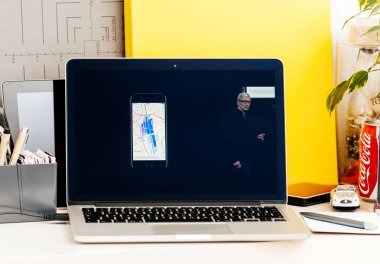 MacBook Pro dokunmatik Bar sunu Commuting harita Japonya yeni iphon