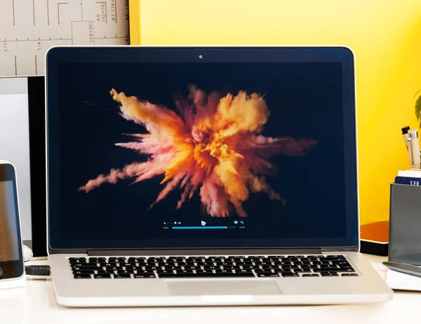 Macbook Pro Touch Bar presentation Jhony Ive film — Stock Photo, Image